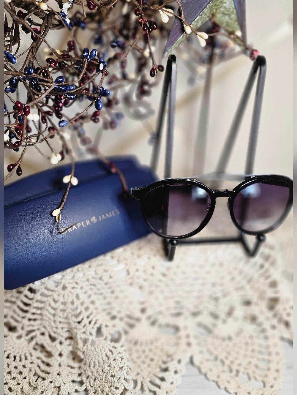 Draper James Black Round Sunglasses with Gradient Lenses